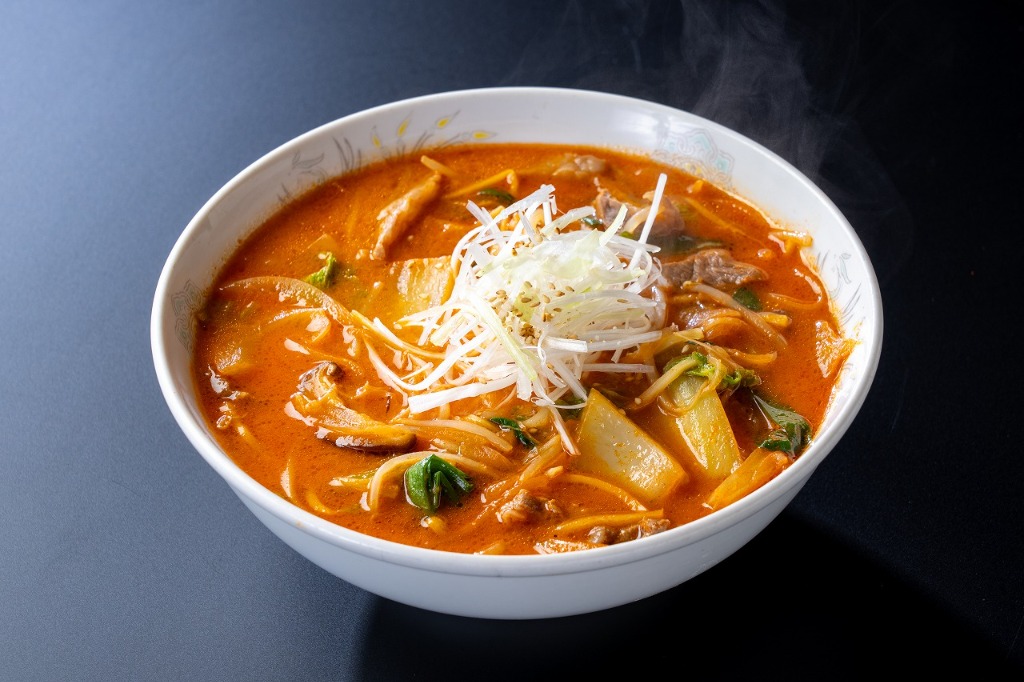 ユッケジャンラーメン 980円（1,078円）