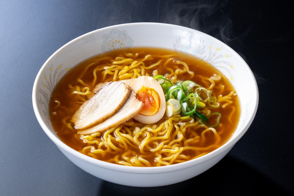 醤油ラーメン 880円（968円）